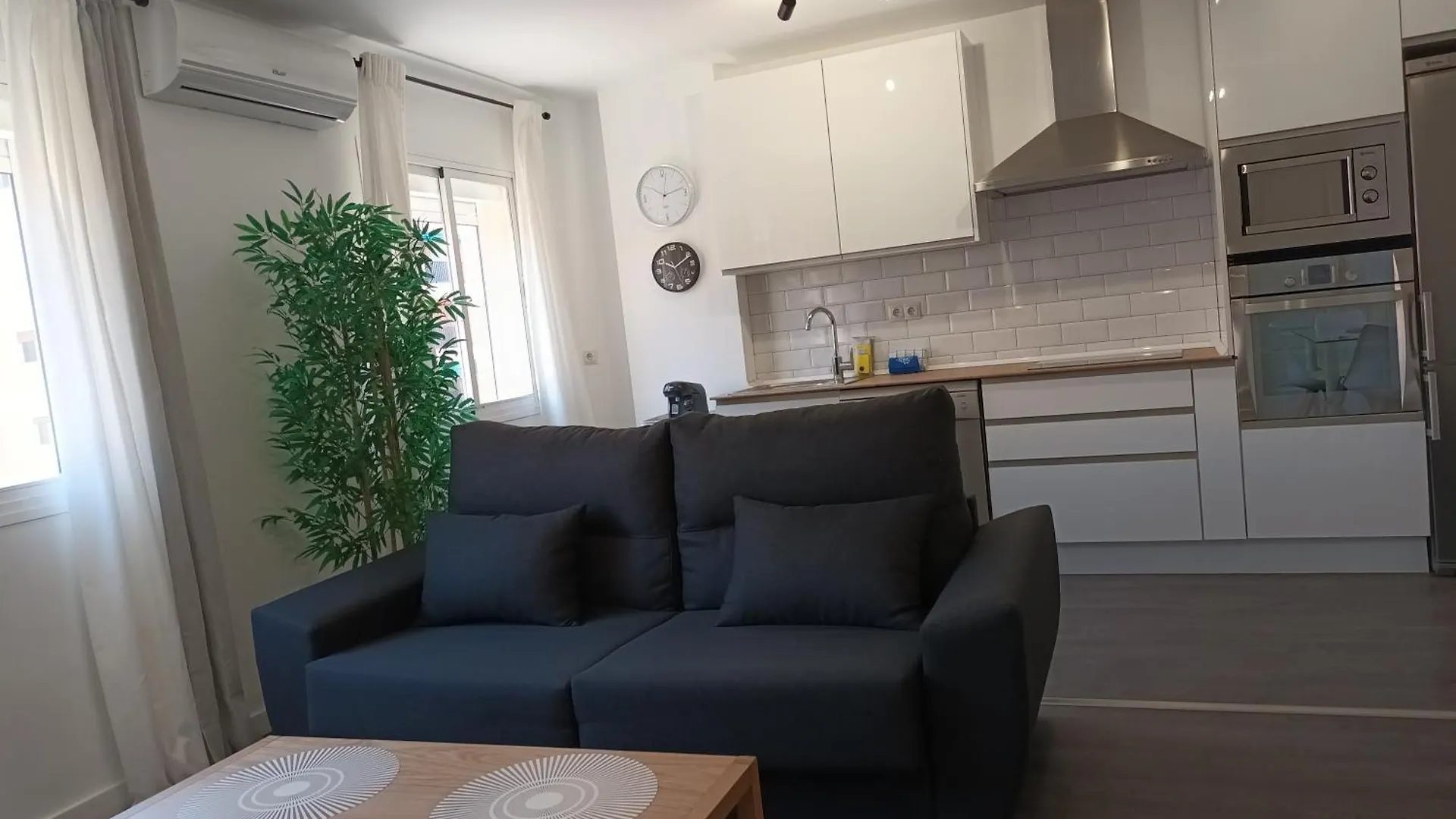 Apartamento Vacacional Cuarteles Málaga Apartman
